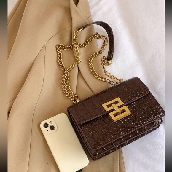 Boho vegan leather gold buckle crossbody shoulder bag - Picture 3 of 5